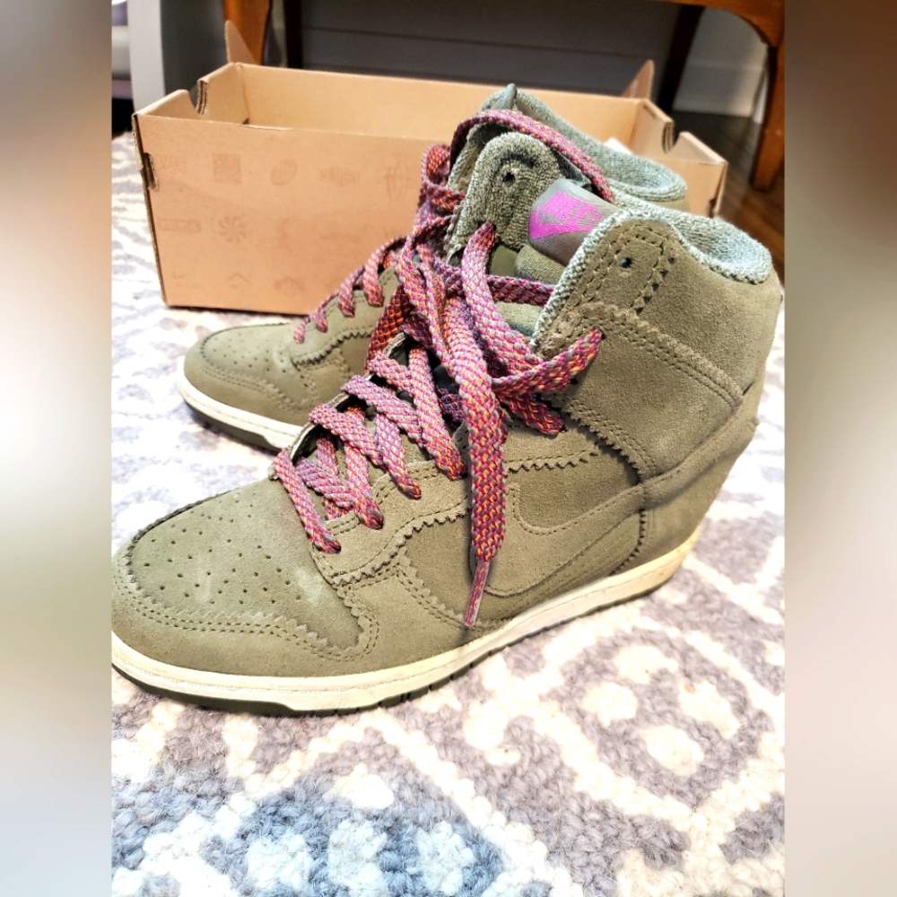 Womens Dunk Sky Hi Wedge Sneaker